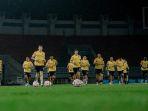 MISI-LANJUTKAN-KEMENANGAN-Para-pemain-Persebaya-menjalani-OT-jelang-m.jpg