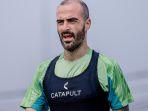 Milos-Raickovic-saat-mengikuti-sesi-latihan-tim-Persebaya-di-Lapangan-ABC.jpg