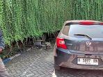 Mobil-dirental-NID-dan-disopiri-ASH-saat-terparkir-di-hotel-lokasi-kejadian-pembacokan-di-Bojonegoro.jpg