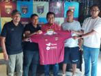 PERSEWANGI-Persewangi-mengenalkan-dua-legenda-sepak-bola-Rahmad-Darmawan.jpg