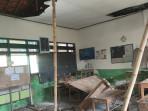 PLAFON-AMBRUK-Kondisi-salah-satu-ruang-kelas-di-UPTD-SDN-Bunten-Barat-3.jpg