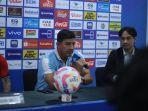 POIN-PENTING-Pelatih-Madura-United-Alfredo-Vera-saat-jumpa-pers-setelah-pertandinga.jpg