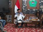 Para-pelaku-seni-musik-daul-di-Kabupaten-Pamekasan-Madura-saat-bertemu-Wakil-Bup.jpg