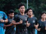 Para-pemain-Arema-FC-saat-menjalani-latihan-untuk-mempersiapkan-tim-menuju-Liga-1-20242025.jpg