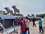 Patung-karapan-alun.jpg
