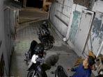 Pelaku-mencuri-motor-Honda-Vario-di-sebuah-kafe-di-Jalan-Terusan-Sigura-Gura-Kota-Malang.jpg