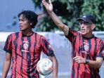 Pelatih-Arema-FC-Fernando-Valente-saat-didampingi-asisten-pelatih-FX-Yanuar.jpg