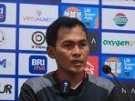 Pelatih-Karteker-Madura-United-Rakhmad-Basuki-saat-jumpa-pers-jelang-laga-di-Gelora-Bangkalan.jpg