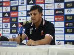Pelatih-Madura-United-FC-Angel-Alfredo-Vera-saat-menceritakan-kondisi-timnya-yang.jpg