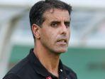 Pelatih-Maroko-U-17-Said-Chiba-di-Stadion-GBT.jpg