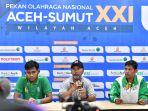 Pelatih-Sepak-Bola-Jawa-Timur-Fakhri-Husaini-saat-konferrensi-pers.jpg