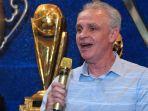Pelatih-baru-Arema-FC-Joel-Cornelli-memberikan-keterangan.jpg