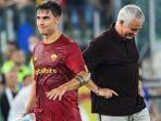 Pemain-AS-Roma-Paulo-Dybala-tengah-bersama-pelatih-AS-Roma-Jose-Mourinho.jpg