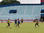 Pemain-Arema-FC-menjalani-sesi-latihan-di-Stadion-Gajayana-Malang-Rabu-5112025.jpg