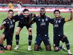 Pemain-Arema-FC-saat-melakukan-selebrasi-usai-mencetak-gol-kala.jpg