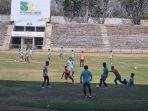 Pemain-Gresik-United-berlatih-di-Stadion-Petrokimia-Gresik-Senin.jpg