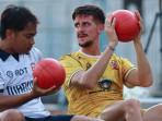 Pemain-Madura-United-FC-fokus-latihan-fisik-di-Stadion-Gelora-Bung-SGB.jpg