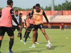 Pemain-Madura-United-saat-menjalani-sesi-latihan-sebelum-bertanding-dengan-Bali-United.jpg