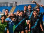 Pemain-Persela-merayakan-kemenangan-di-Stadion-Batakan-Balikpapan-Kalimantan-Timur.jpg