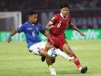 Pemain-Timnas-Indonesia-U-17-Arkhan-Kaka-berduel-dengan-pemain-Ekuador-di-Stadion-Gelora-Bung-Tomo.jpg