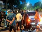 Pengemudi-mobil-ribut-dengan-pemotor-Yanto-dan-Doni-di-depan-Hotel-Weta-Surabaya.jpg