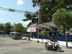 Pengendara-saat-melintas-di-Terminal-Trunojoyo-Sampa.jpg