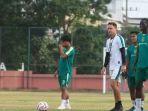 Penggawa-Persebaya-menjalani-latihan-tim-di-Lapangan-Thor.jpg