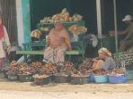 Penjual-buah-salak-dan-rambutan-di-PasarDesa-Jaddih.jpg