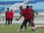 Persela-Lamongan-intens-menggelar-latihan-di-Stadion-Surajaya.jpg