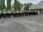 Personel-Polres-Pamekasan-apel-persiapan-pengamanan-di-halaman-Mapolres-Pamekasan.jpg
