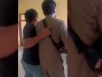 Personel-Satnarkoba-Polres-Bangkalan-penggerebekan-di-kantor-Kecamatan-Modung.jpg