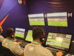 Petugas-Video-Assistant-Referee-VAR-di-VAR-Room-Stadion-Manahan-Solo.jpg