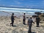 Petugas-gabungan-melakukan-pencarian-korban-tenggelam-di-Pantai-Modangan-Malang.jpg
