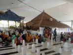 Peziarah-memadati-wisata-religi-Makam-Sunan-Drajat-di-Paciran-Lamongan.jpg