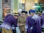 Pj-Bupati-Pamekasan-Masrukin-melepas-1300-CJH-di-Masjid-Agung-Asy-Syuhada.jpg