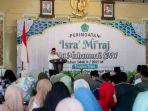 Pj-Bupati-Pamekasan-Masrukin-saat-sambutan-di-acara-peringatan-isro-miroj-nabi-Muhammad-SAW.jpg