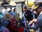 Polres-Pamekasan-menggelar-bakti-sosial-pembagian-air-bersih.jpg