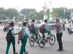 Polres-Sampang-perintahkan-personel-untuk-atur-lalu-lintas.jpg