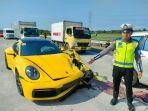 Porsche-911-Carrera-S-menyeruduk-Honda-Jazz-terjadi-di-Tol-Kertosono-Caruban.jpg