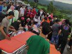 Proses-evakuasi-korban-kecelakaan-bus-rombongan-sekolah-serta-truk-yang-terjad.jpg
