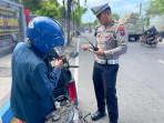 RAZIA-KENDARAAN-Sejumlah-anggota-Satuan-Lalu-Lintas-Satlantas-Polres-Sampang.jpg