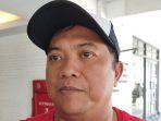 Ram-Surahman-Sekretaris-Persebaya-di-Kantor-Marketing-Persebaya-SUTOS.jpg