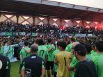 Ratusan-Bonek-hadir-langsung-latihan-terakhir-Persebaya-di-Surabaya.jpg