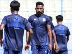Robertino-Rigyaldo-resmi-perkuat-Gresik-United-musim-ini.jpg