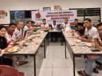 SIAPKAN-KOREO-KHUSUS-Suasana-saat-Suporter-Taretan-Dhibik-menggelar.jpg