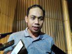 SINYAL-DIPERTAHANKAN-Direktur-Operasional-Persebaya-Candra-Wahyudi-di-salah-s.jpg