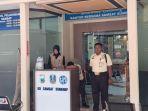 STOK-BLANGKO-STNK-KOSONG-Tampak-petugas-pelayanan-di-kantor-bersama-KB.jpg