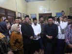Said-Abdullah-takziah-ke-rumah-almarhumah-Ibunda-Mahfud-MD.jpg