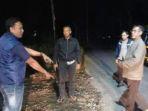 Satreskrim-Polres-Nganjuk-melakukan-olah-TKP-pembacokan-di-jalan-Desa-Nglawak.jpg