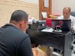 Satreskrim-Polres-Tuban-memeriksa-pelaku-pembacokan-perangkat-desa.jpg